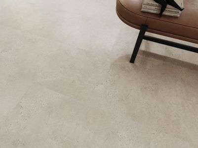 Elastischer Boden Light Concrete von INKU Jordan